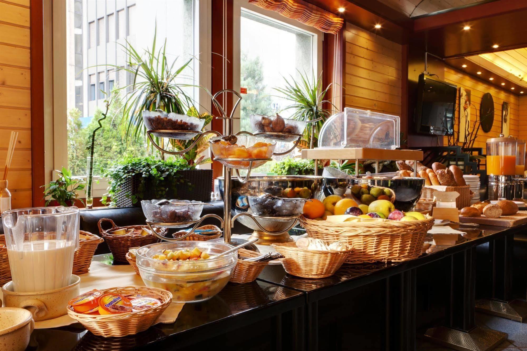 Hotel Rallye & Entrees Aux Bains De La Gruyere Bulle Restaurant photo